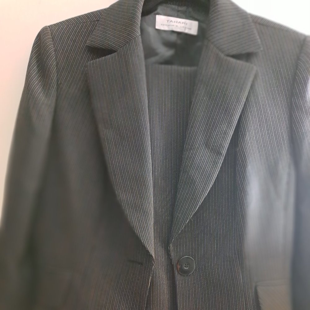 Tahari Woman's Suit